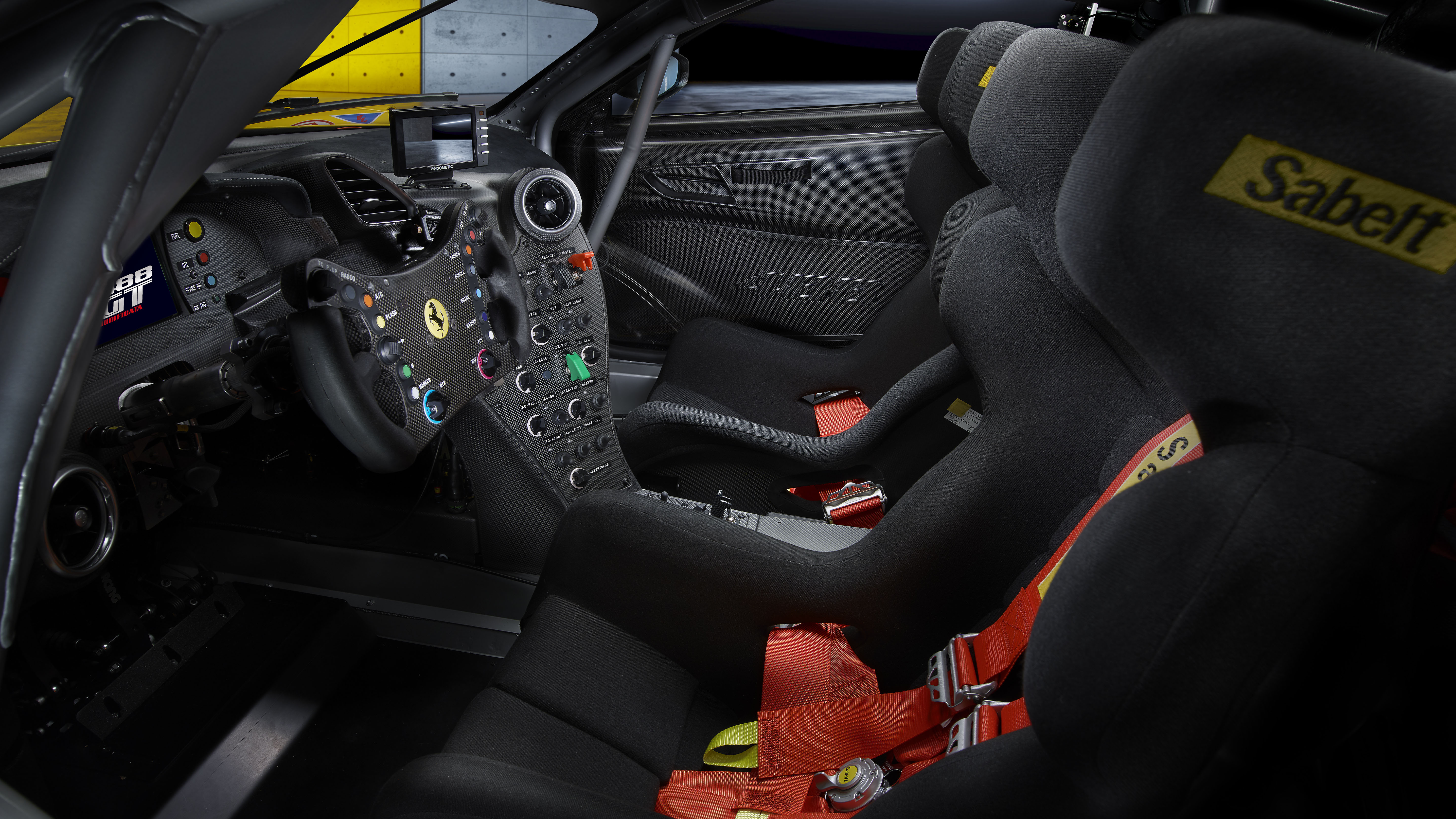 2020_11_ferrari_488gt_interno_1.jpg