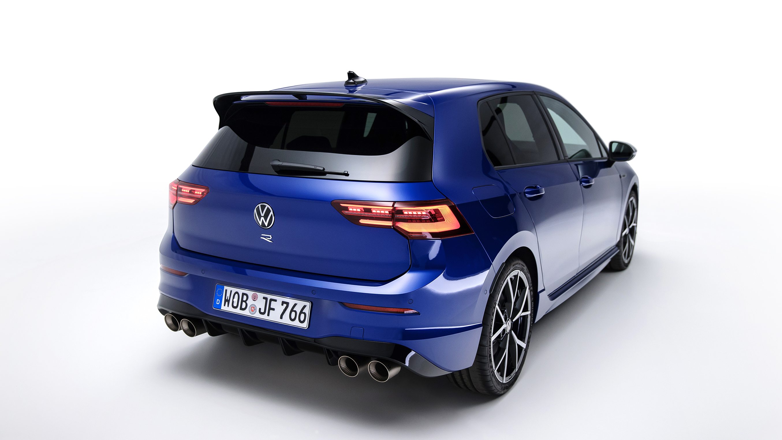 The new VW Golf R has 316bhp, will drift*