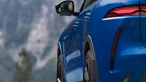 jag_f-pace_svr_21my_06_dynamic_ds4501_021220.jpg