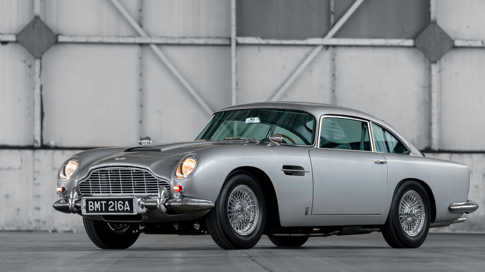 aston_martin_db5_goldfinger_continuation_05.jpg