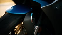 mv_agusta_teams_up_with_motorsport_legend_alpine_for_superveloce_limited_edition_inspired_by_the_alpine_a110_101220_17h15_7.jpg