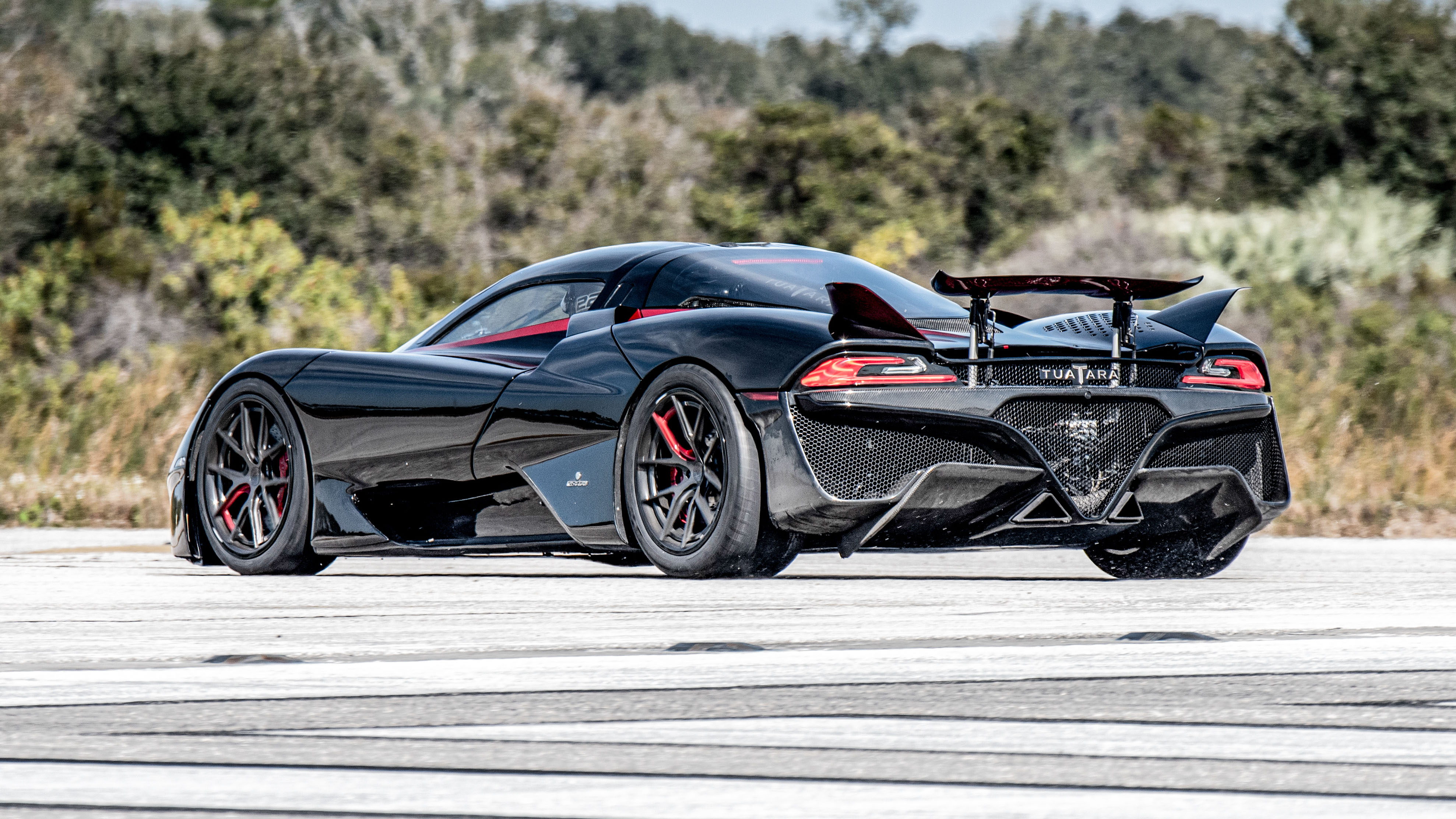 3 самых быстрых машины. Гиперкар Tuatara. Гиперкар SSC. Кенигсегг туатара. SSC Tuatara 2021.