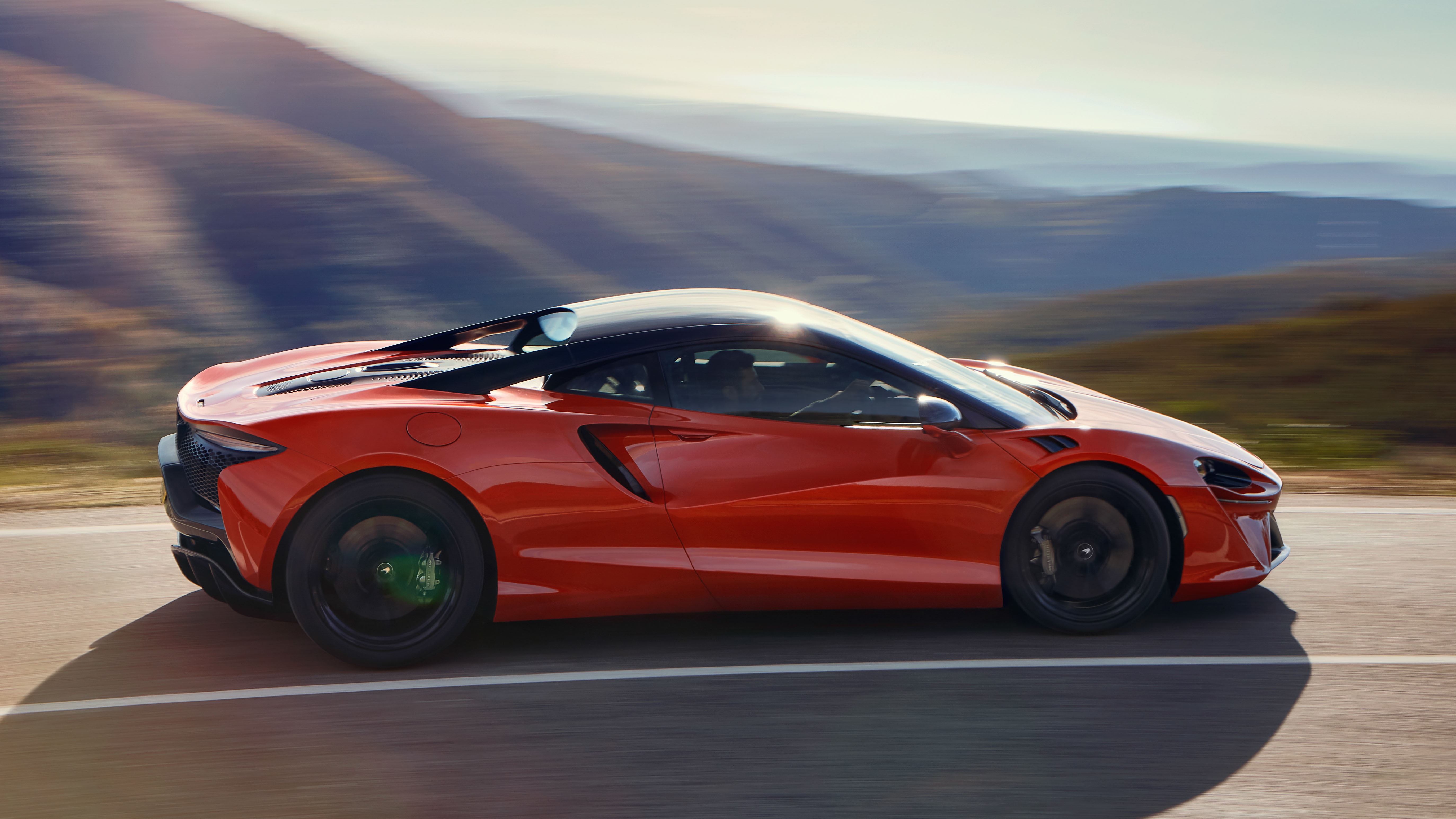 McLaren Artura Hybrid Has No Reverse Gear But Plenty of Pep: Car