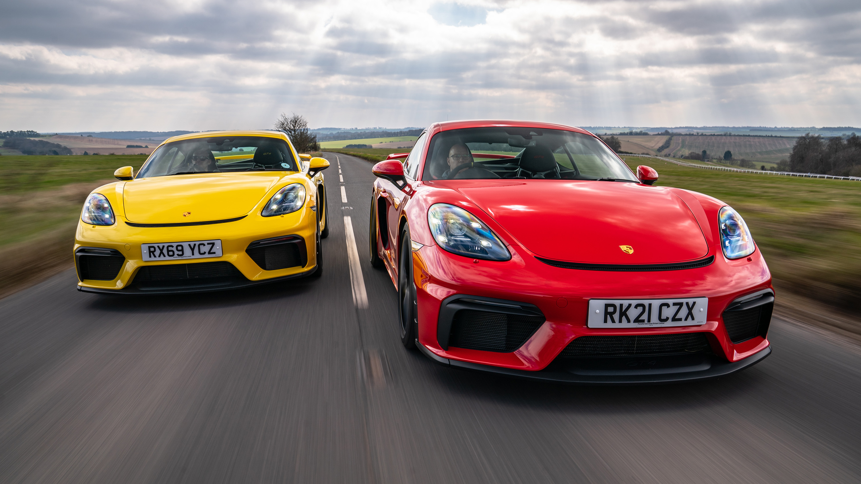 Vergleich: Cayman GT4 trifft auf Cayman im Renntrimm - AUTO BILD