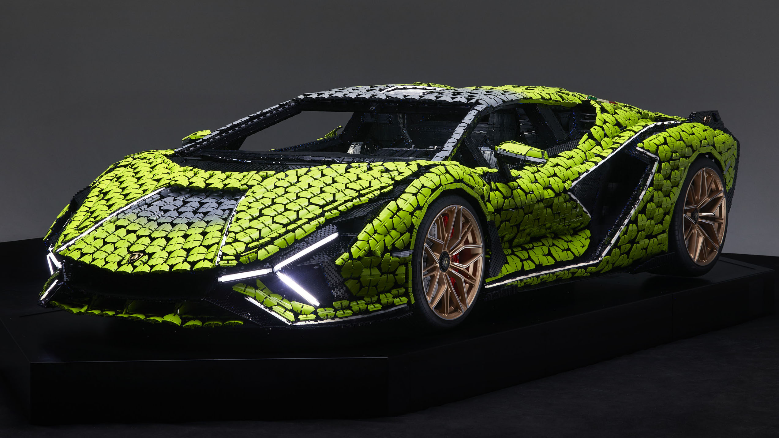 Lego 2025 lamborghini dimensions