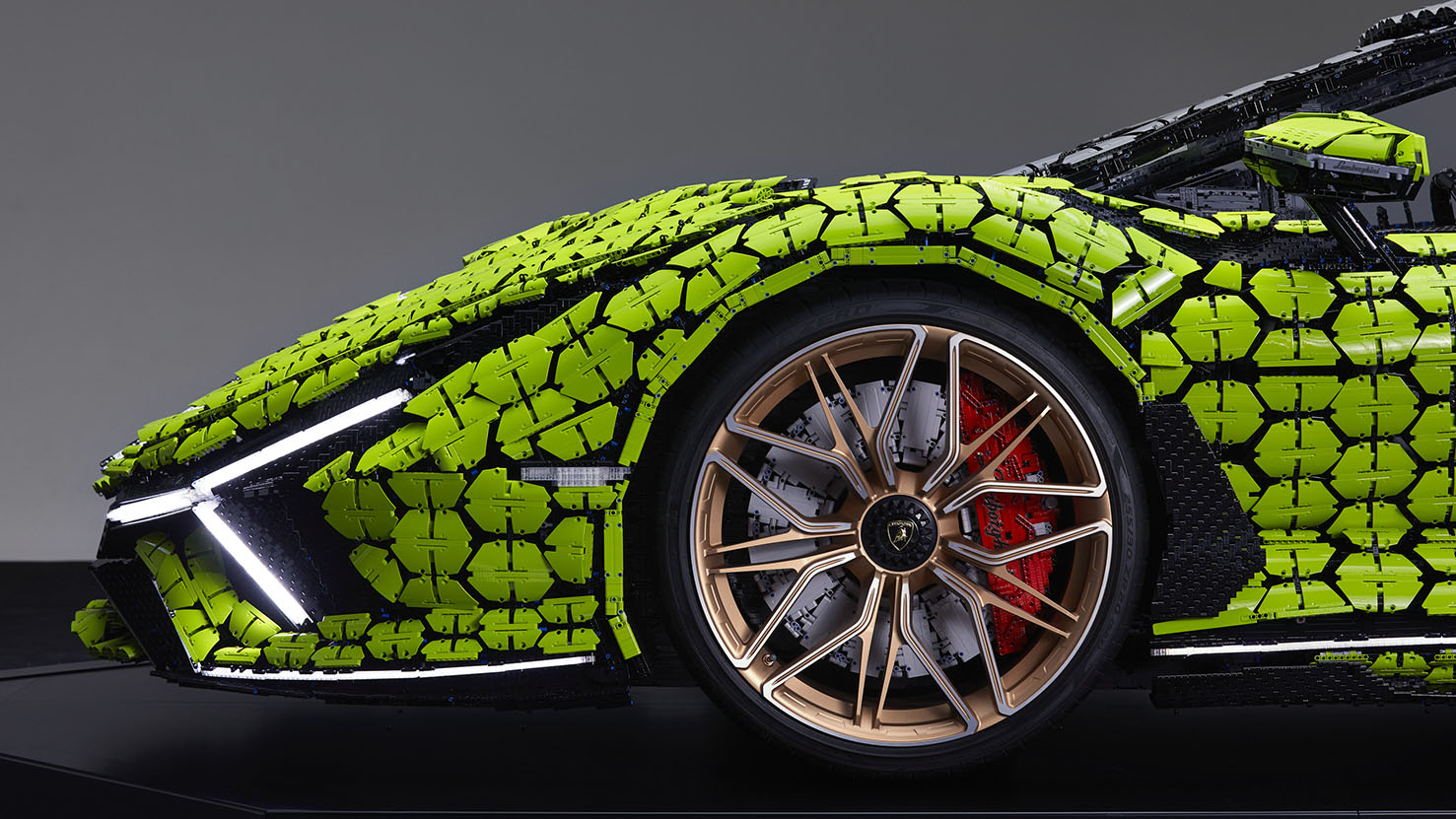 Lego technic lamborghini discount dimensions