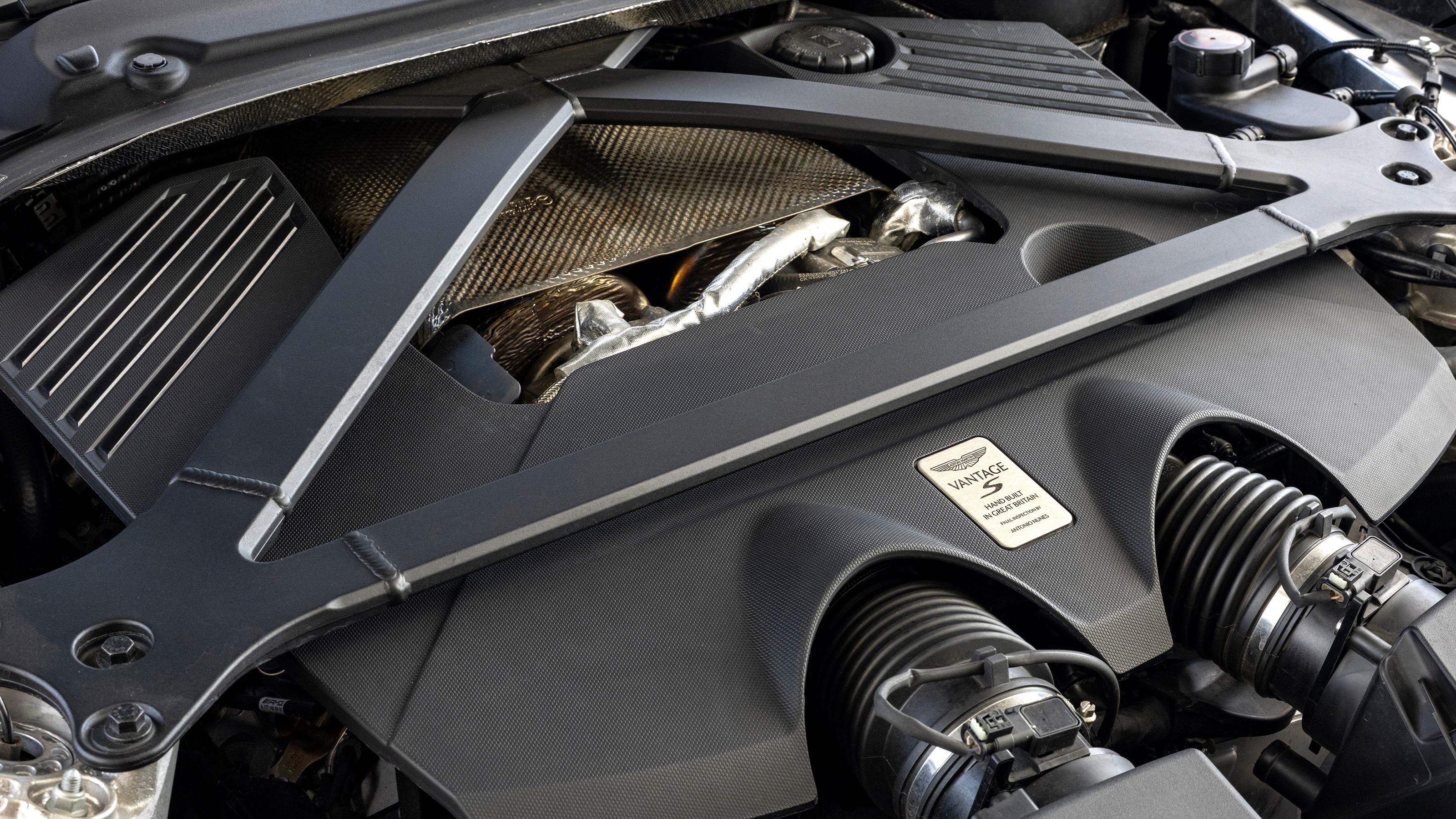 Aston Martin Vantage S engine