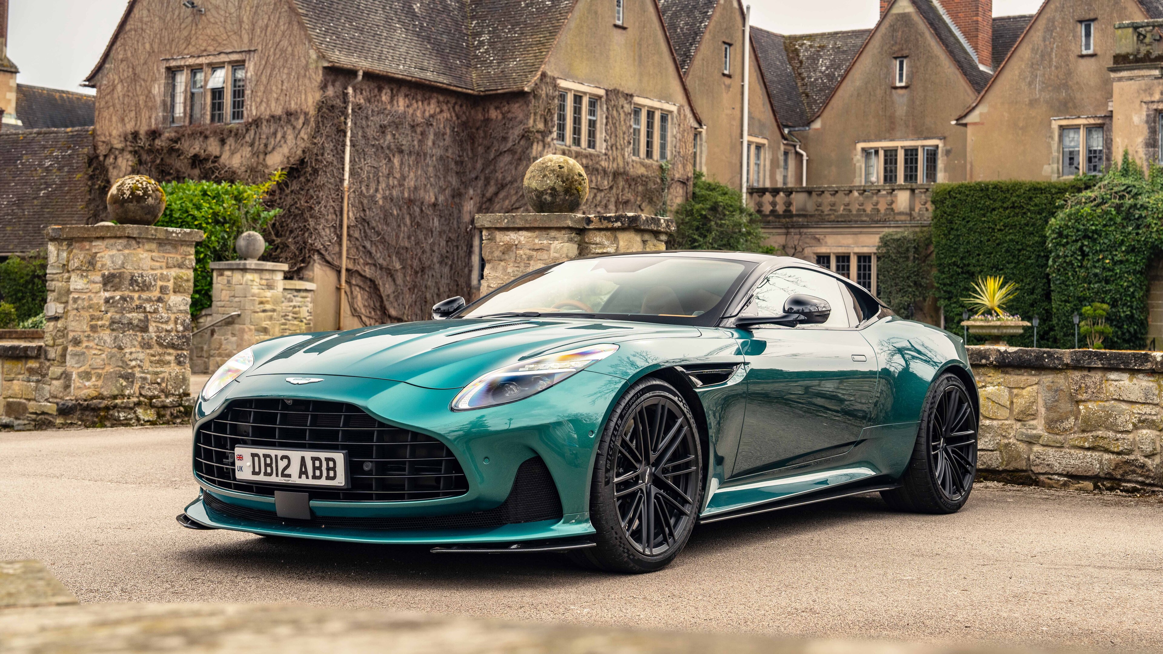 Aston Martin DB12