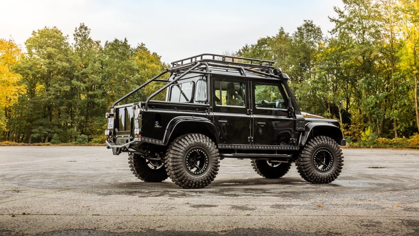 Specter Defender Bond special: TopGear.com drives the 007 Spectre Defender | Top Gear