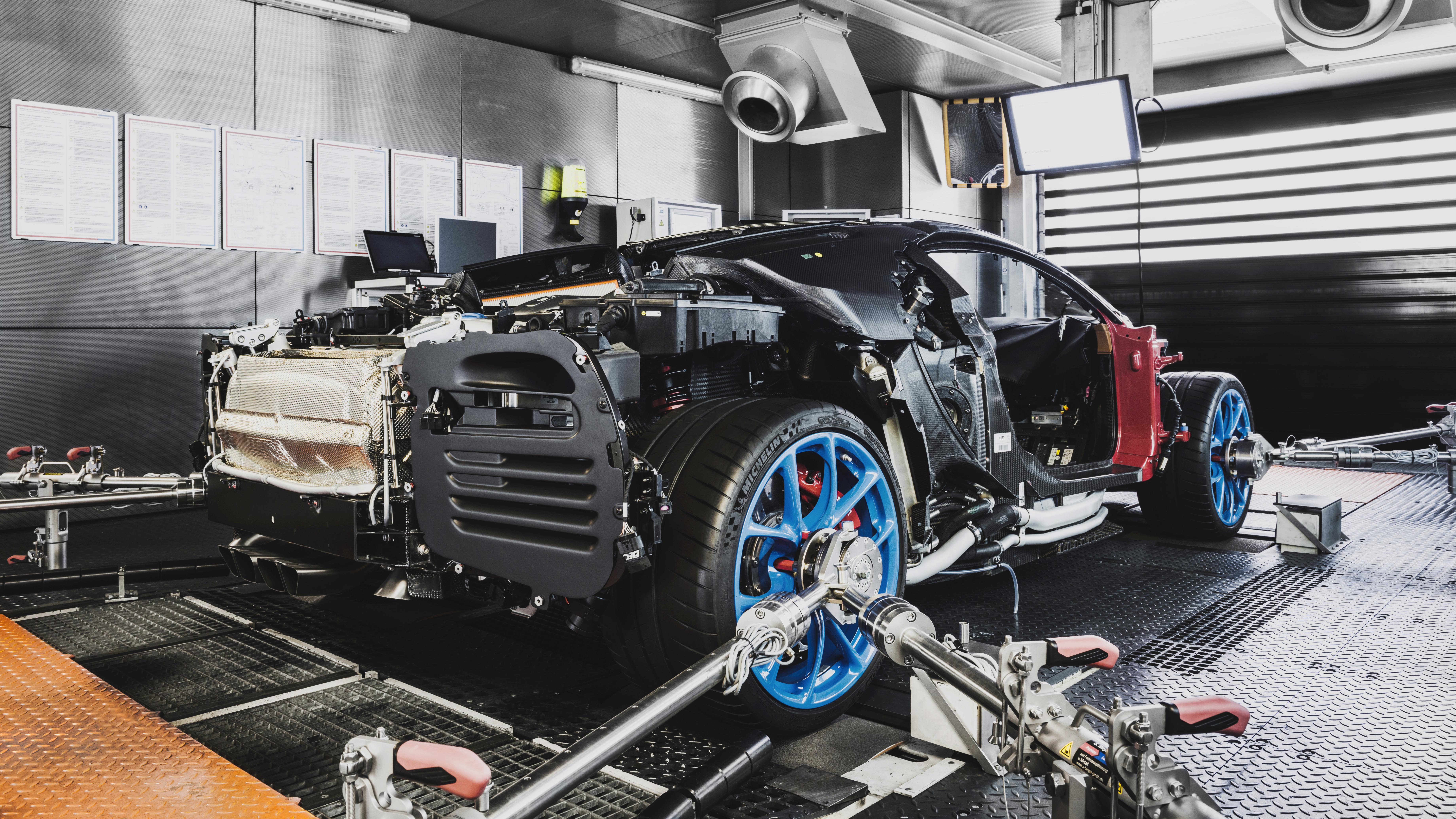 How to build a 1,479bhp Bugatti Chiron | Top Gear