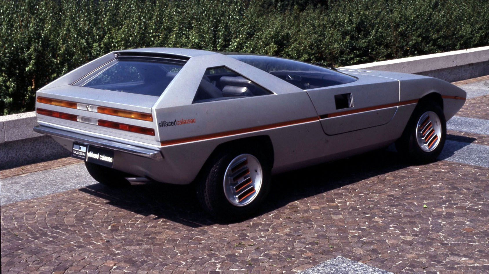 ALEZAN MODELS . 1/43. ALFA ROMEO CAIMANO CONCEPT 1971