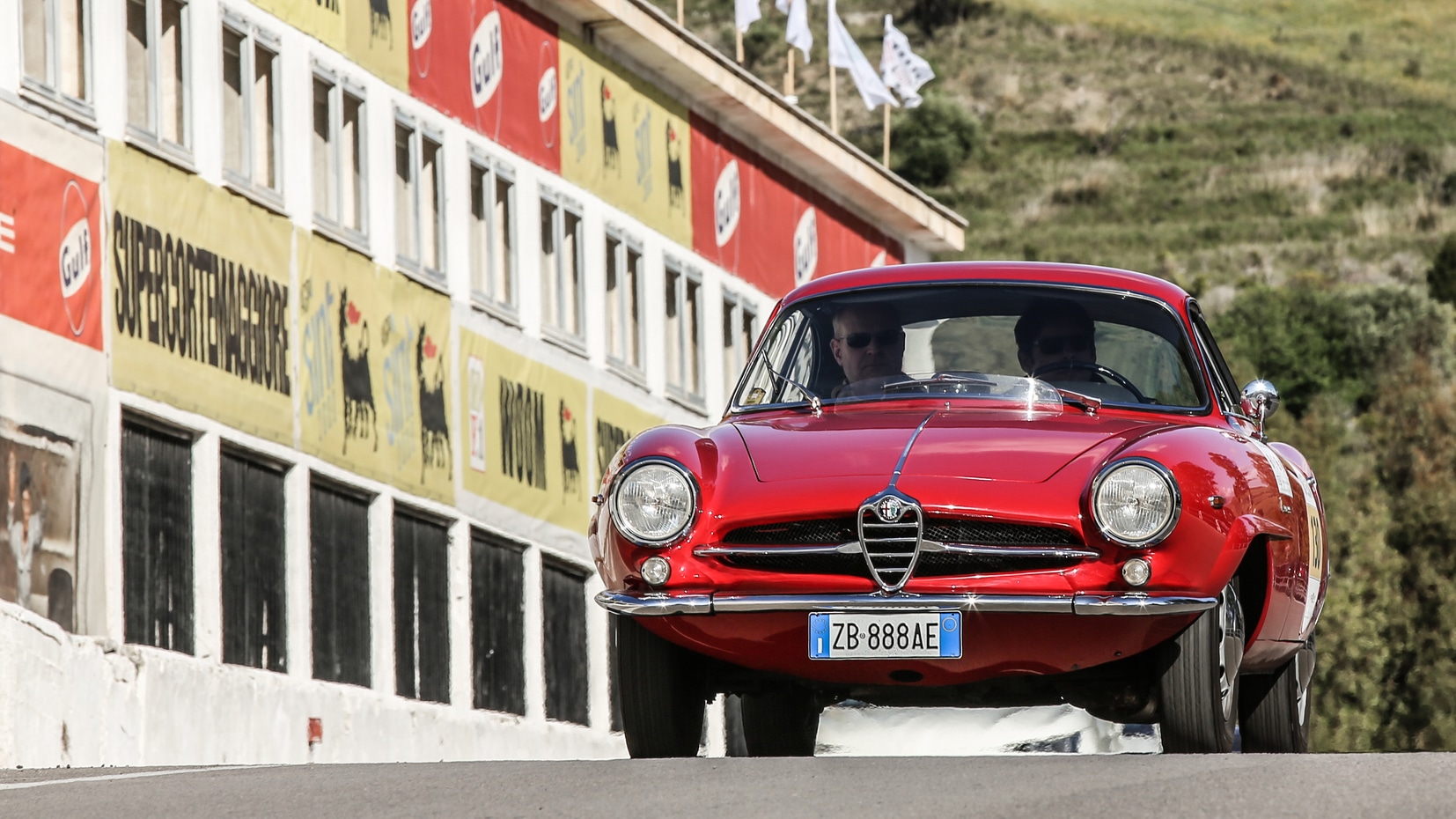 Look at these gorgeous old Alfa Romeos | Top Gear