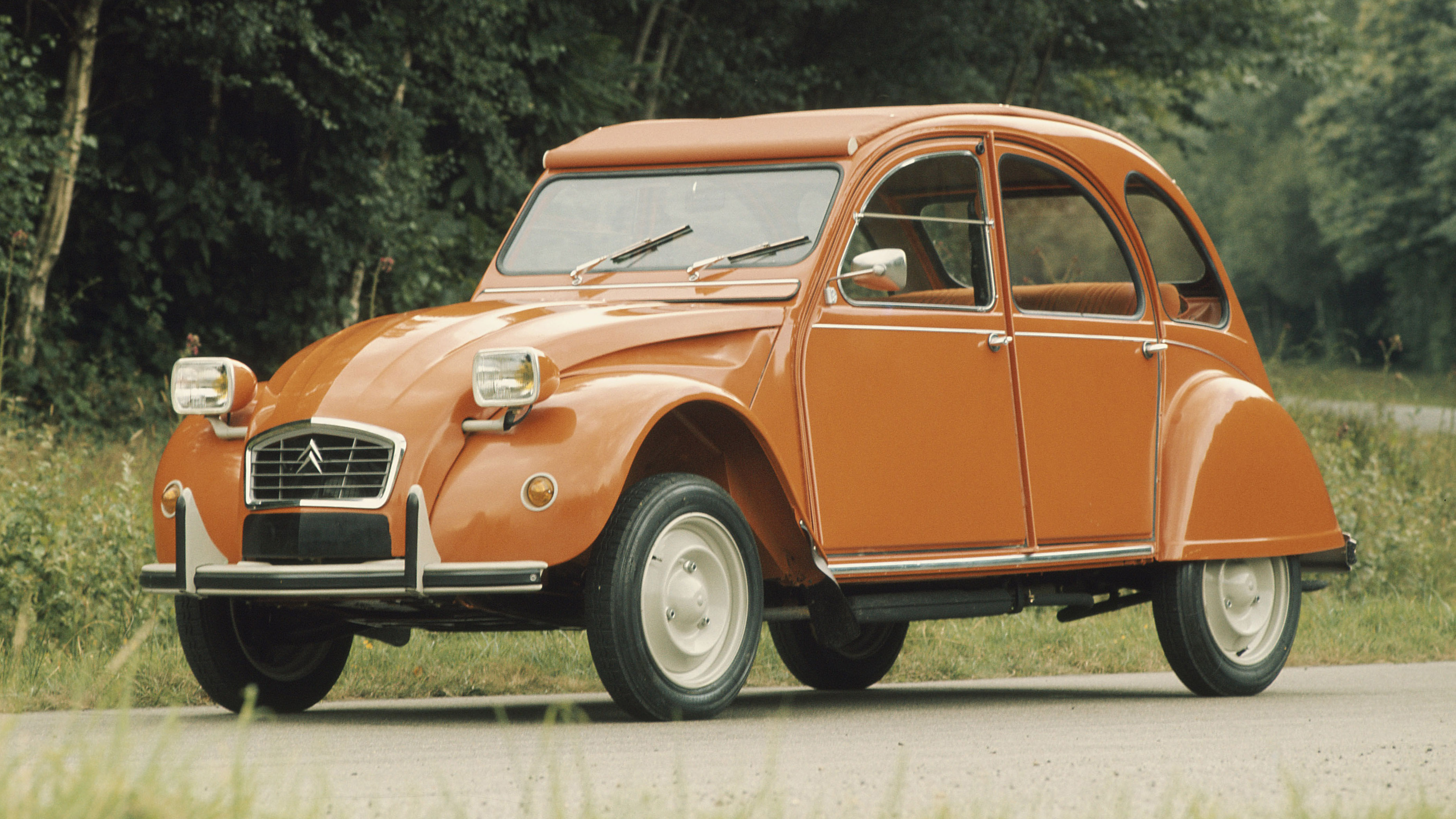 Watch Citroen 2CV Finish An Off-Road Course With Flying Colors