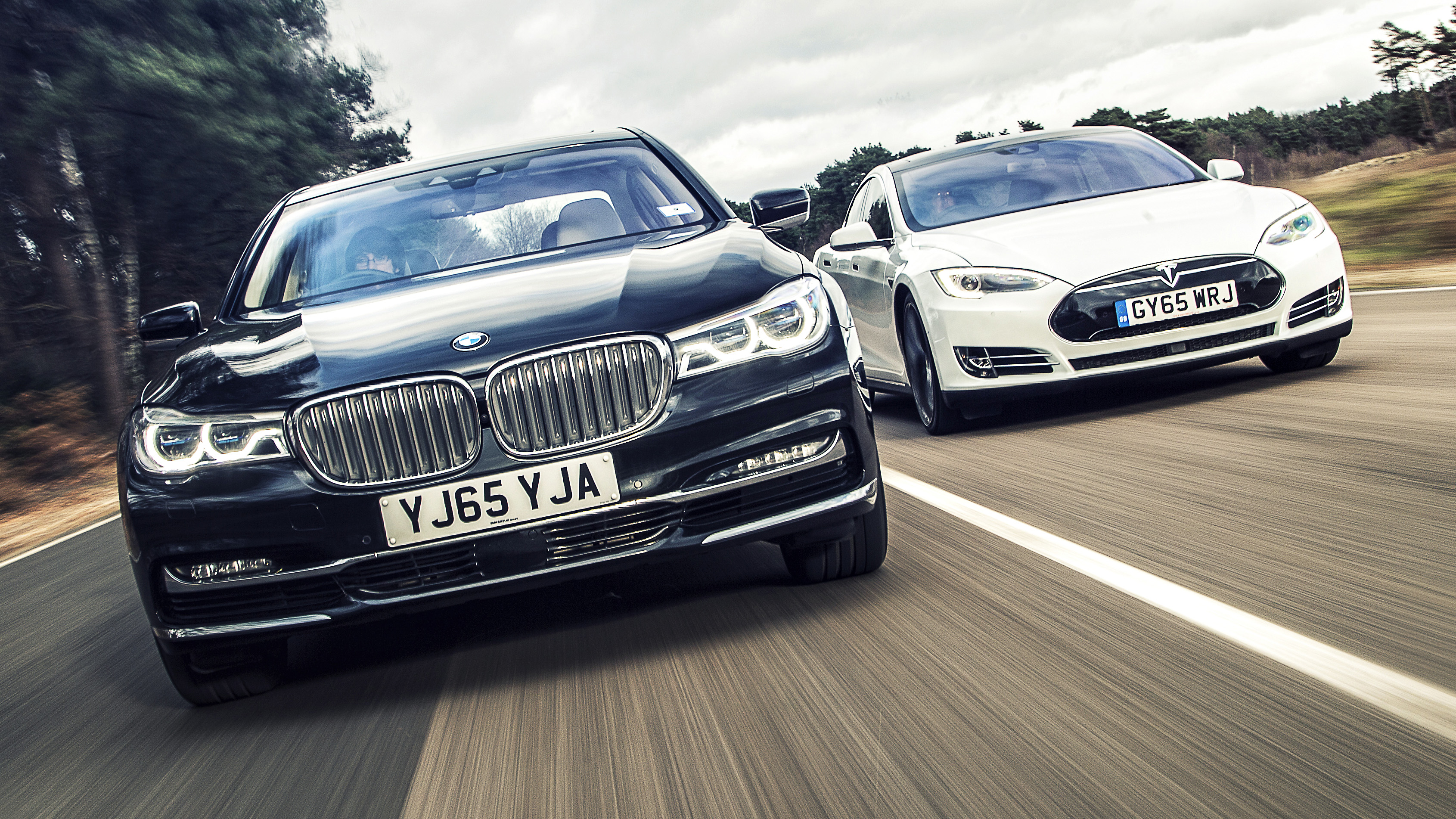 Hands free Tesla Model S P90D vs BMW 730Ld Top Gear