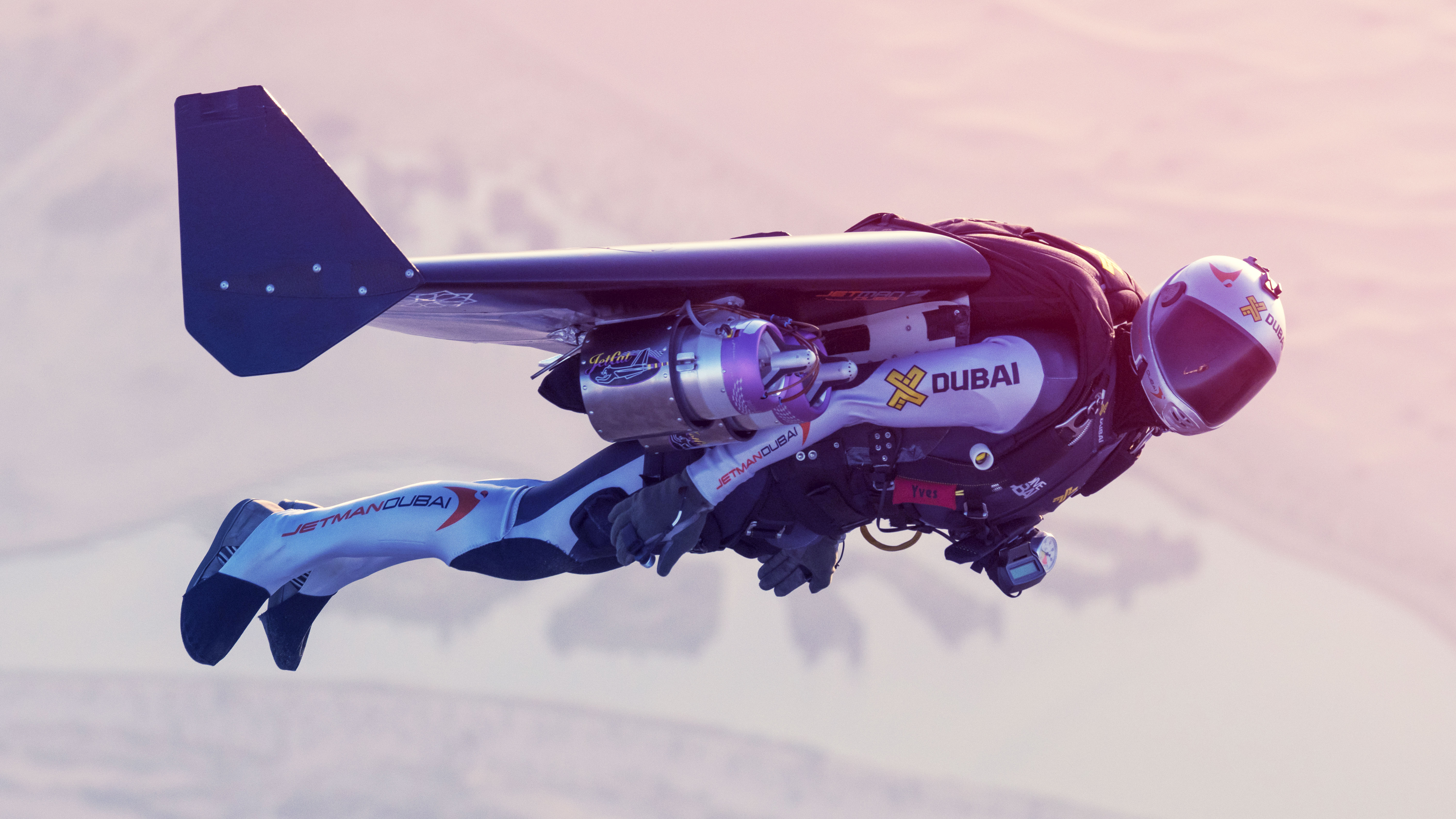 Here's what it's like to fly over Dubai with a jetpack