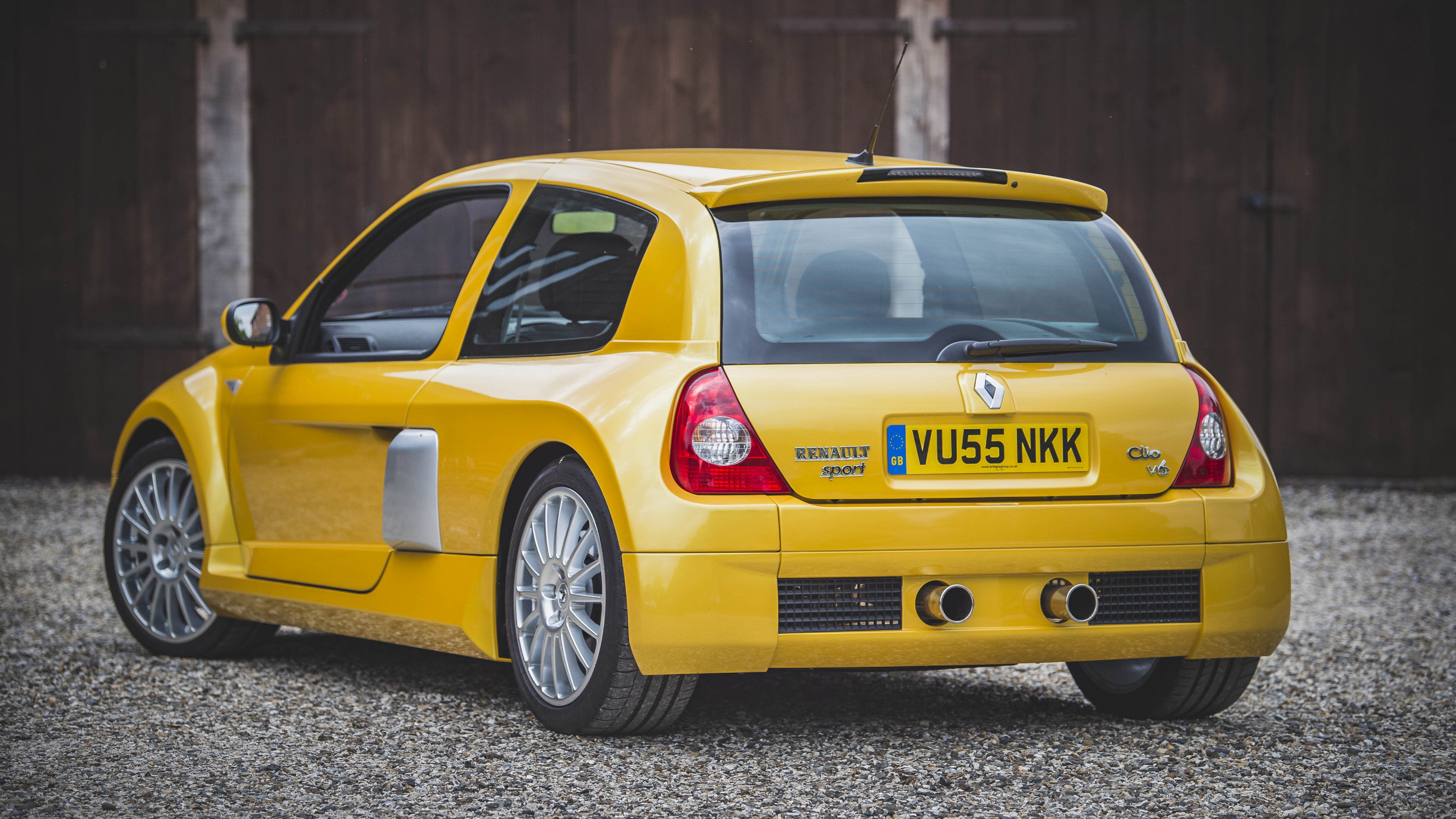 Seven reasons why you must buy this immaculate Clio V6 | Top Gear