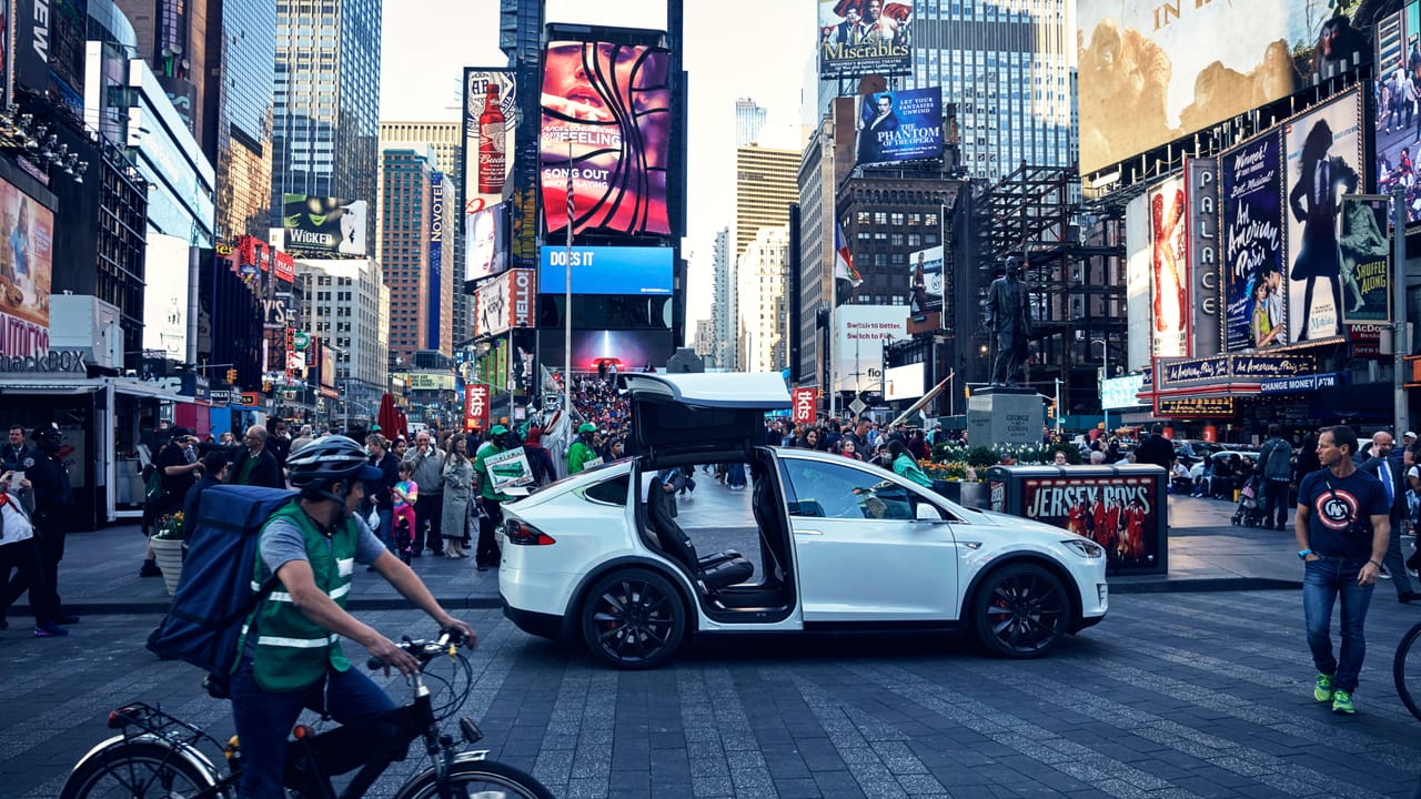 Автомобиль нью стар фото Rory Reid drives the Tesla Model X in New York Top Gear