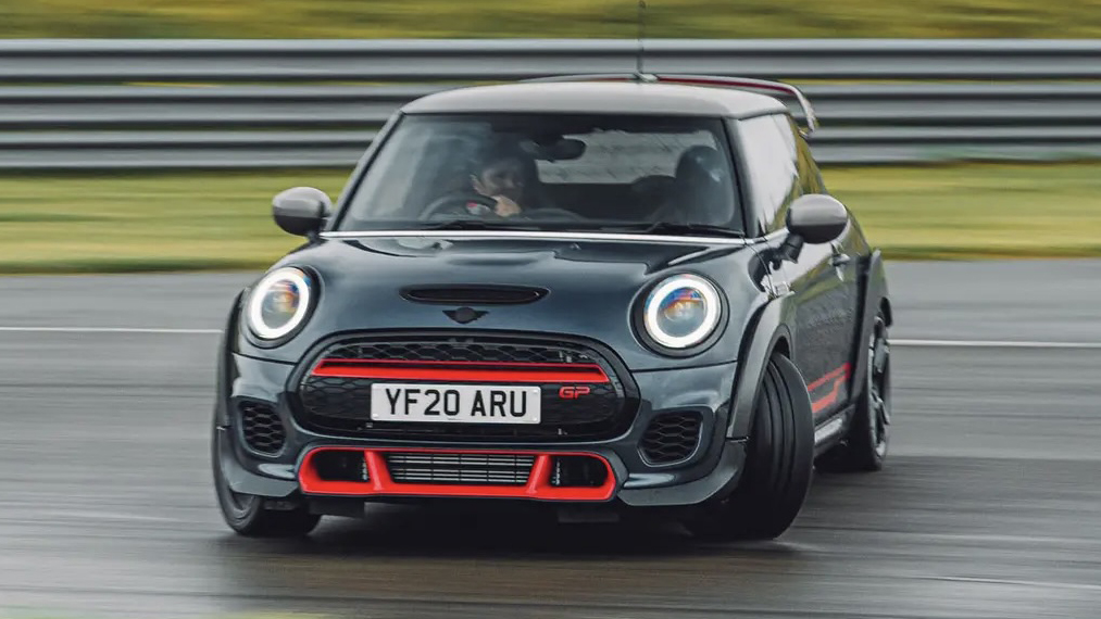 AUSTIN MINI TEST DRIVE - One of the Greatest Cars Ever? - The