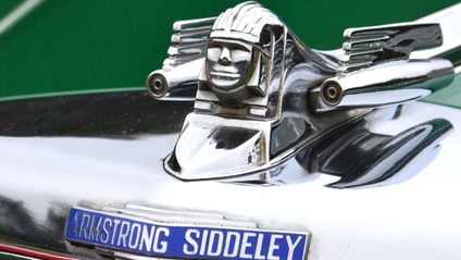 Bonnet ornament