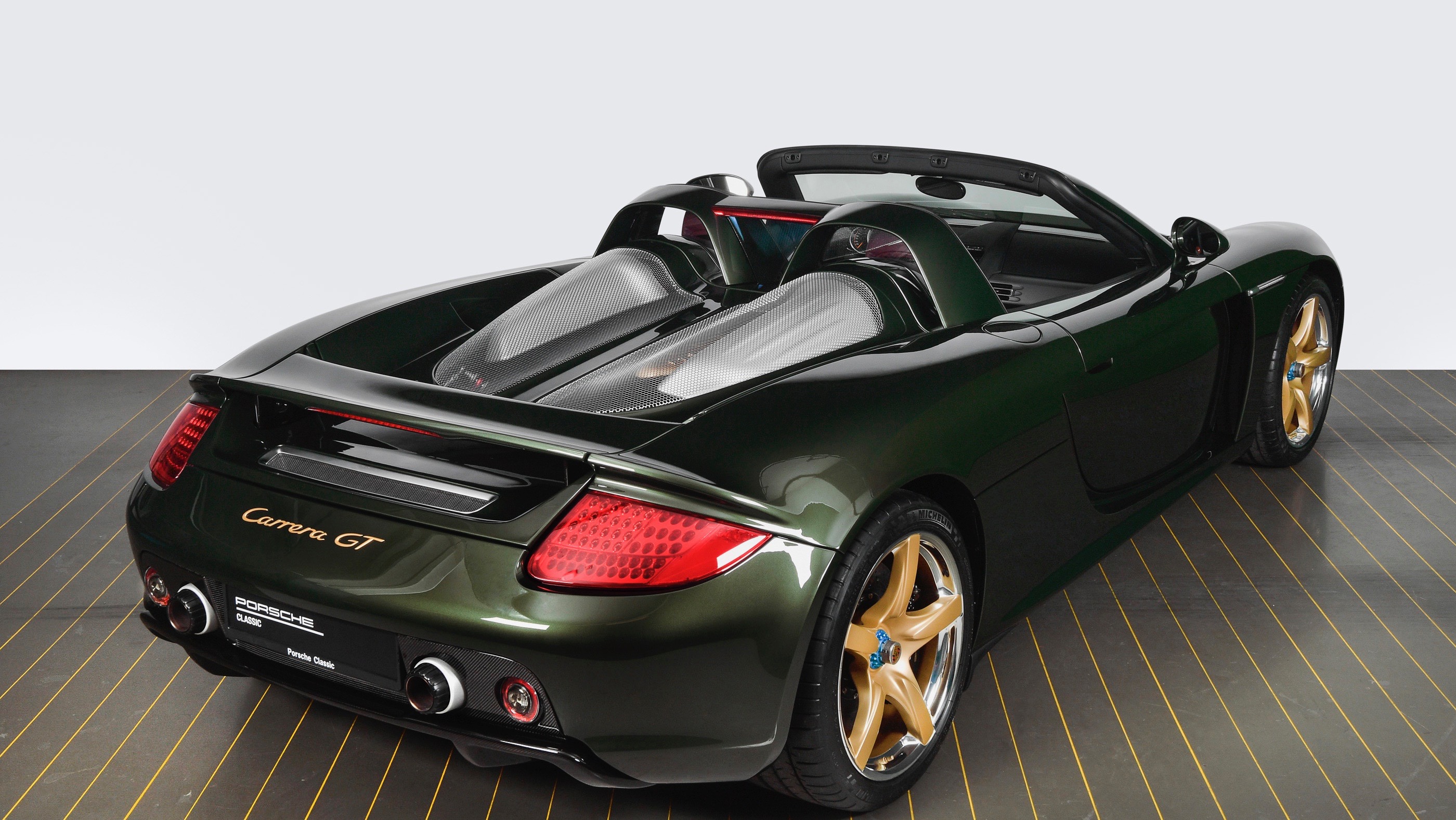 Porsche has restored a gorgeous green and gold Carrera GT | Top Gear