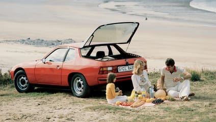 Porsche 924 red