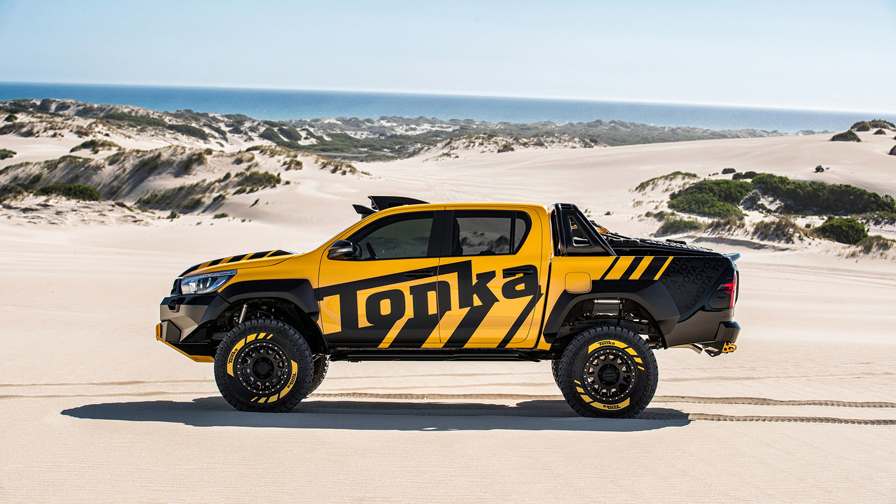 Toyota hilux tonka truck discount