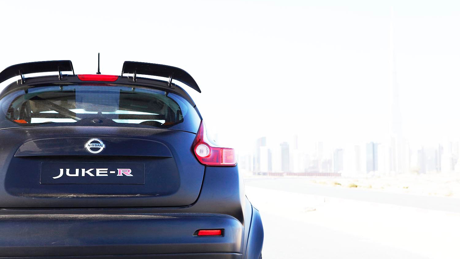 Juke R Racing Game The Nissan Juke-R versus supercars