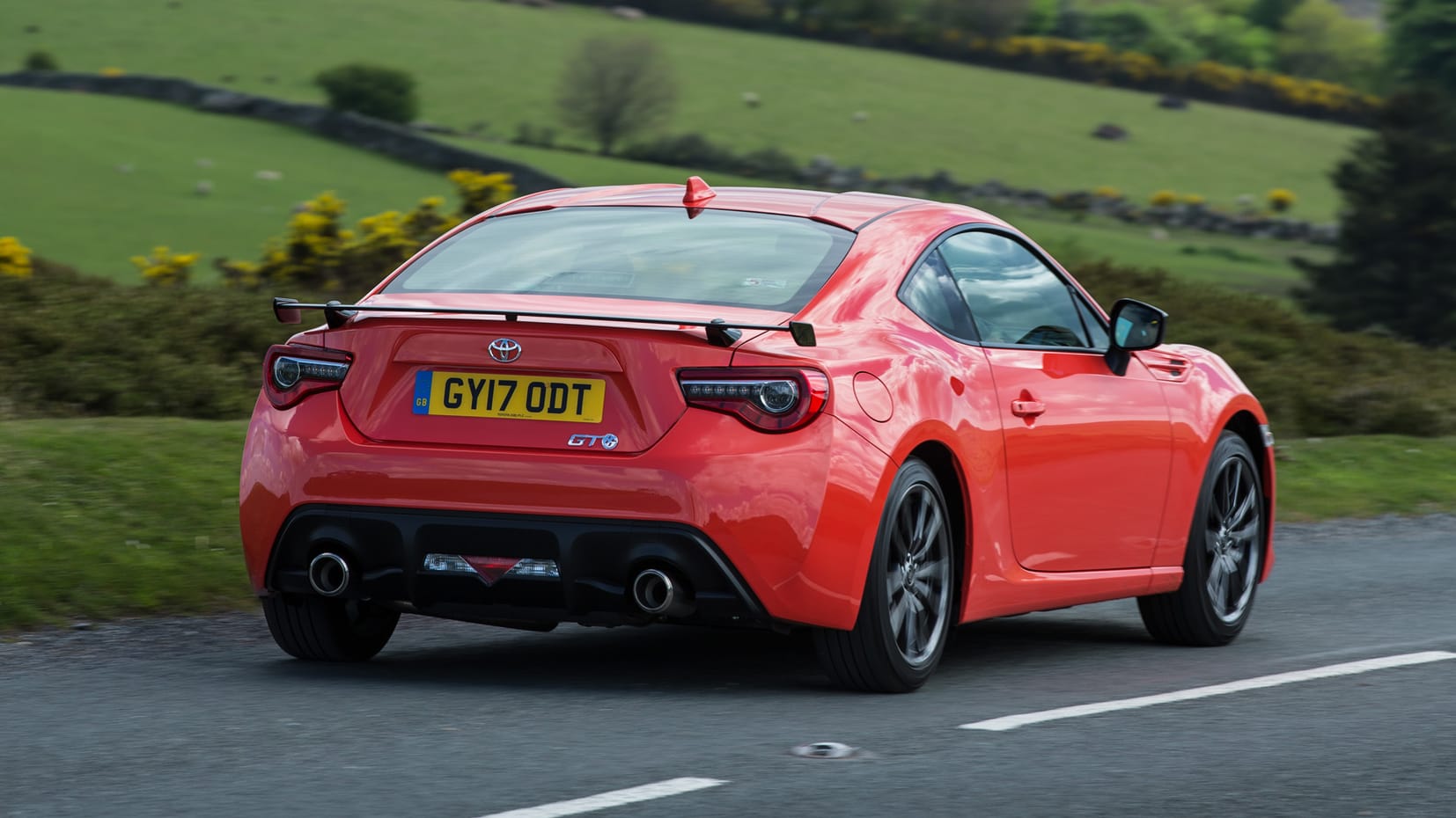 Тойота gt 86 оранжевая
