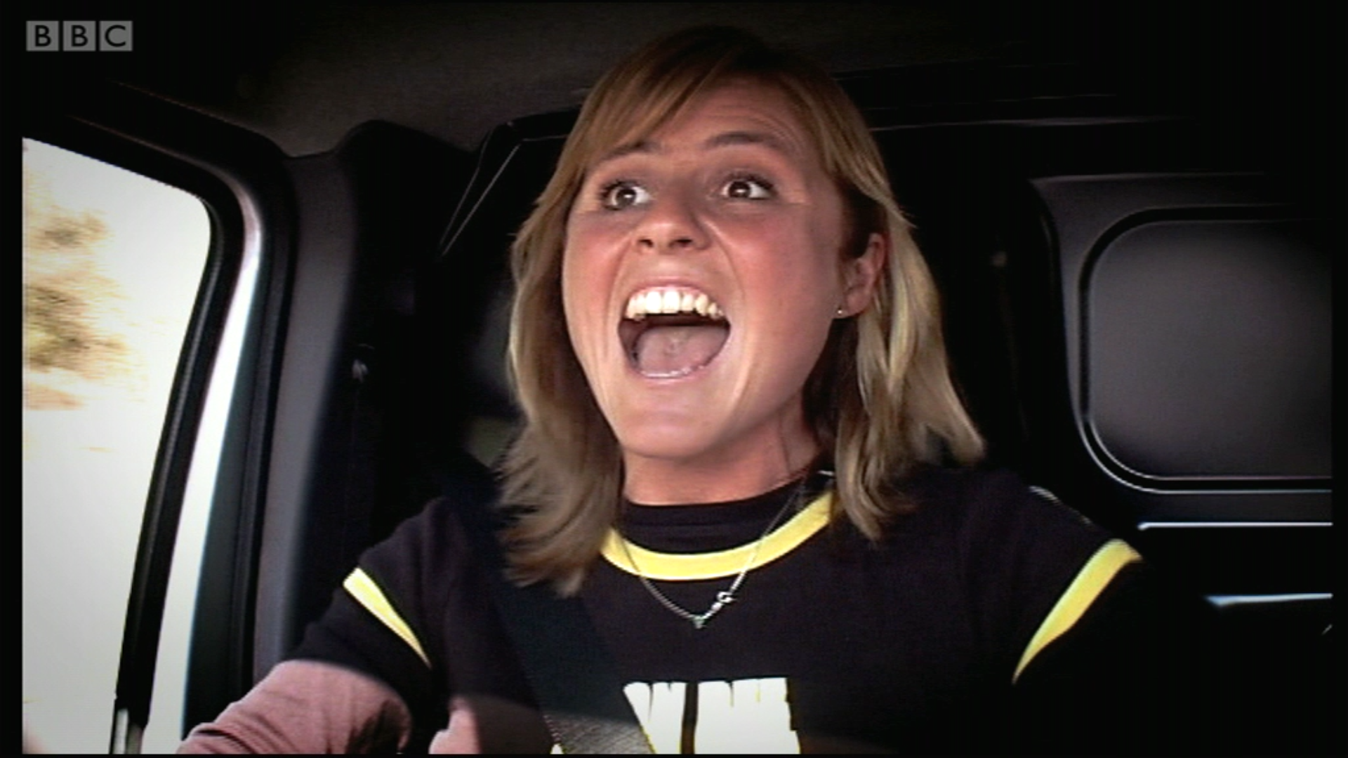 Sabine Schmitz mencoba untuk mengalahkan waktu lap Jaguar Nurburgring Jezza dengan van Transit, James melawan pelari maraton dengan Fiat Panda.