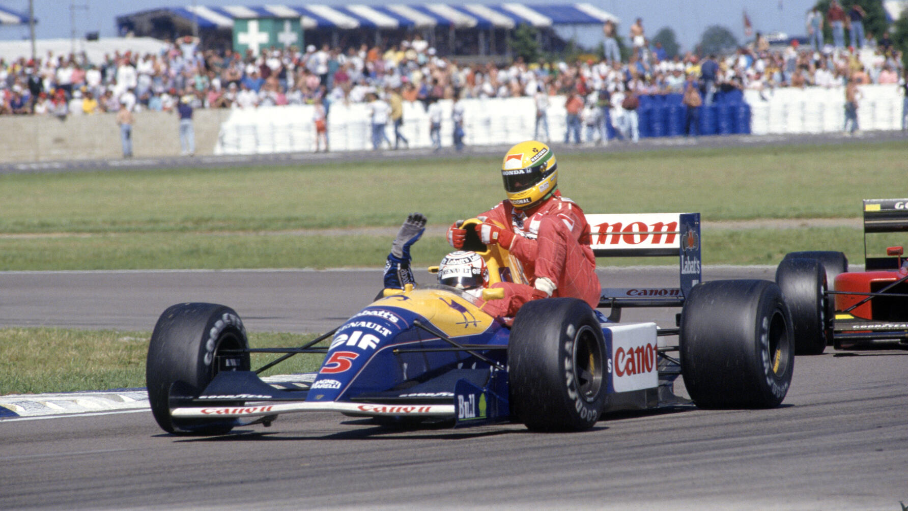 Nigel Mansell driving the Senna Taxi 1991 Williams FW14 | Photo grabbed from TopGear.