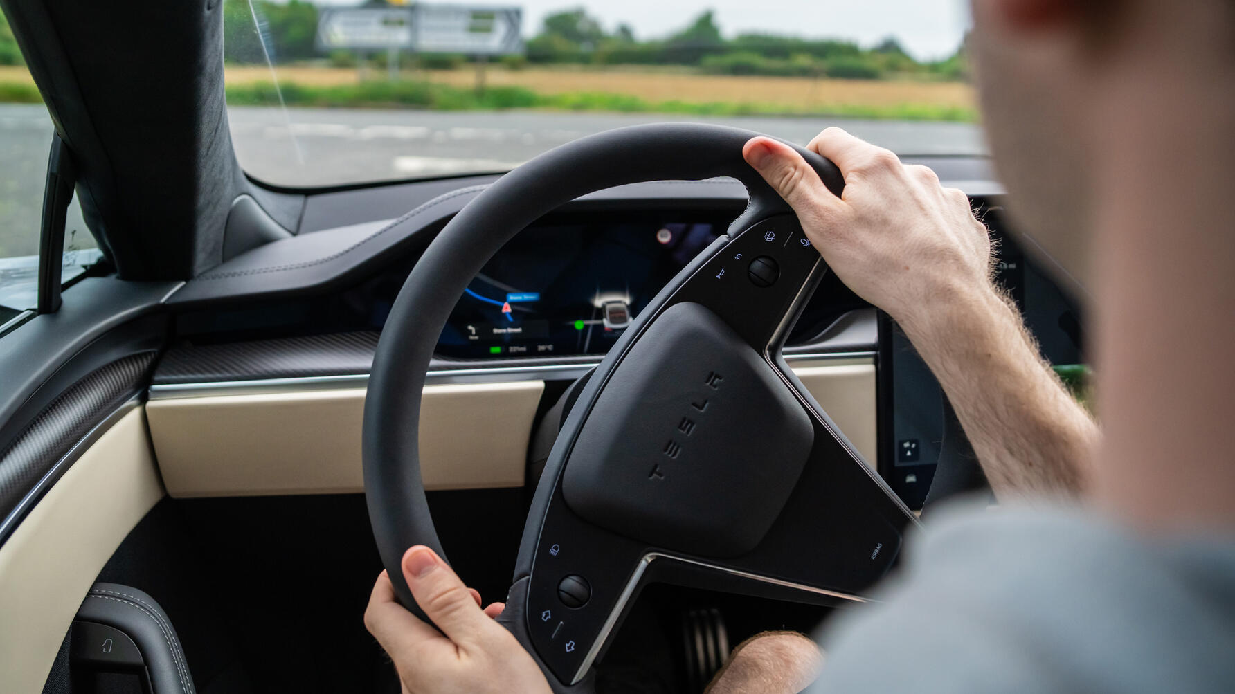 Tesla Model S Plaid indicators