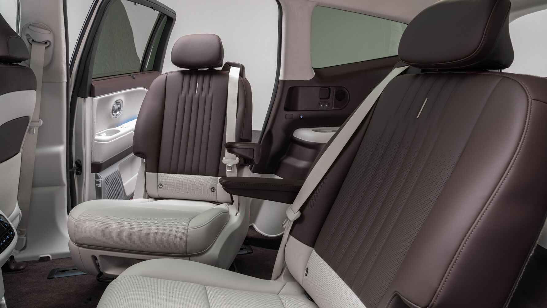 Ioniq 9 swivel seats