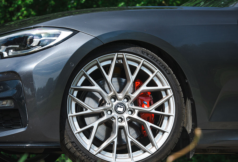 A MICHELIN Pilot Sport 4 S tyre on a black BMW 730D