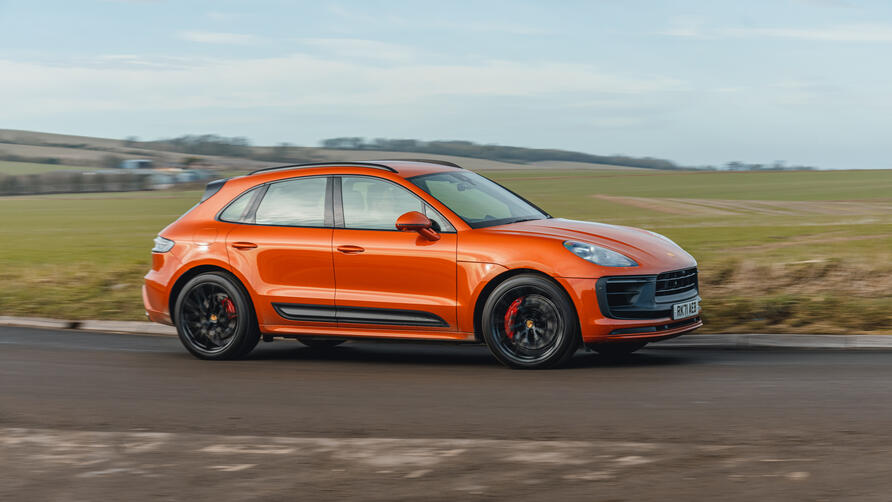 BMW M3 Touring vs Porsche Macan GTS